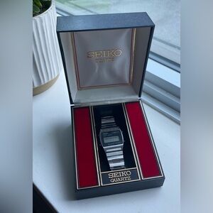 Vintage Seiko Quartz Alarm (1980) - 7”
